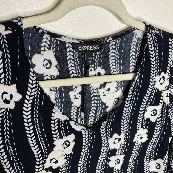 Women EXPRESS Black White Striped Dress Size XS - Picture 3 of 6
